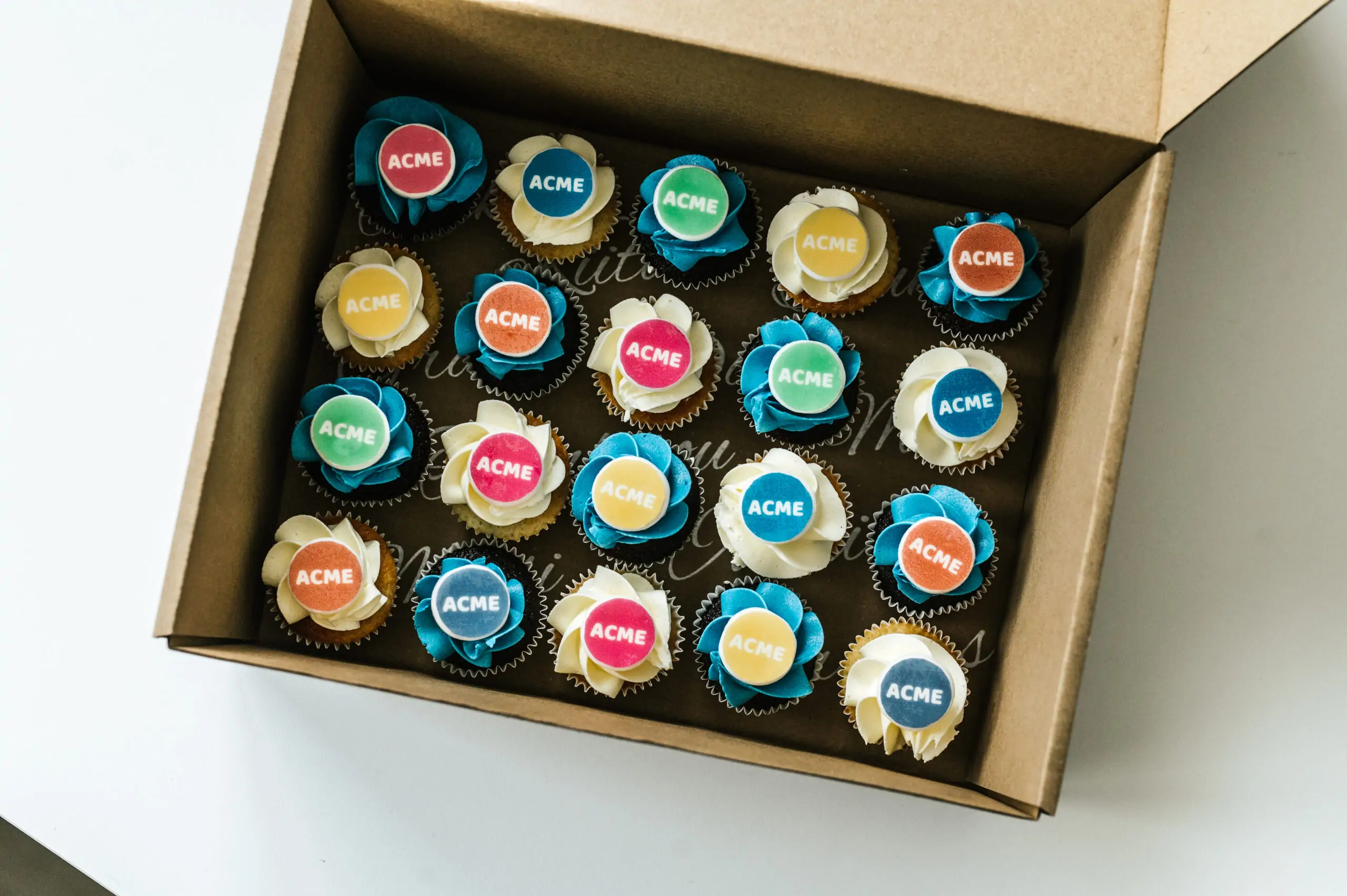 cupcake corporate gift box 2 scaled