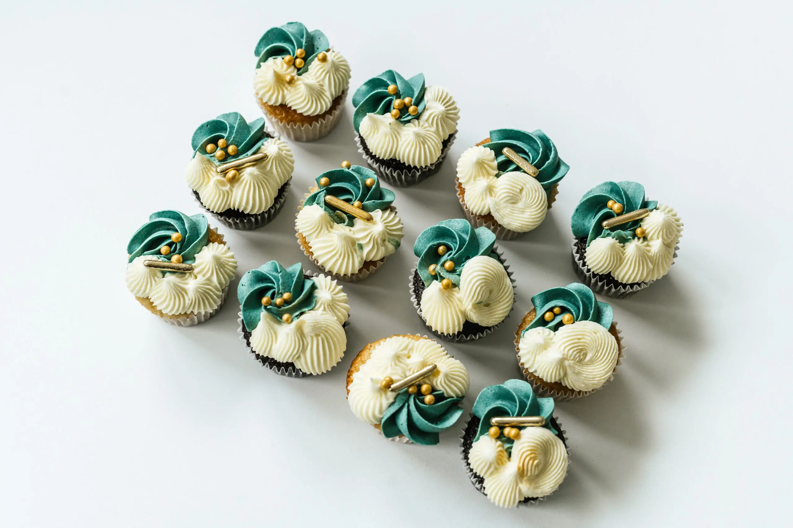 wedding cupcakes green cream scaled